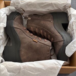 Dr. Scholl’s “Time Off Up” Boots – Brown (DKumber) – Size 7.5M – NIB